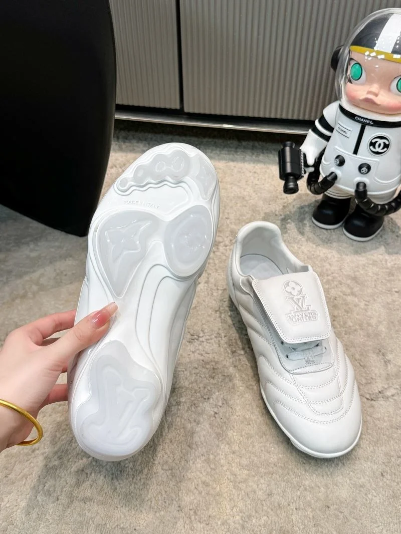 Louis Vuitton Low Shoes Sleek 32309