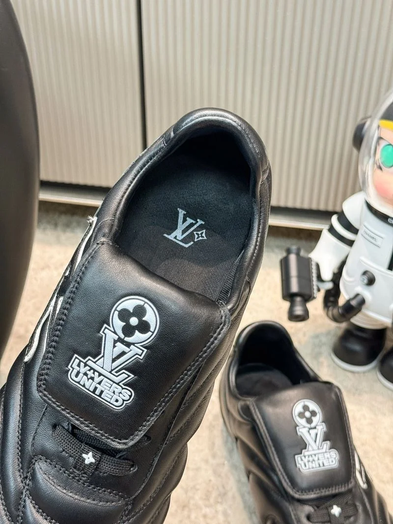 Louis Vuitton Low Shoes Sporty 32306