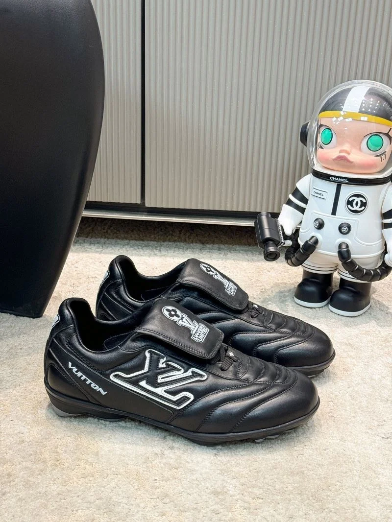 Louis Vuitton Low Shoes Sporty 32306