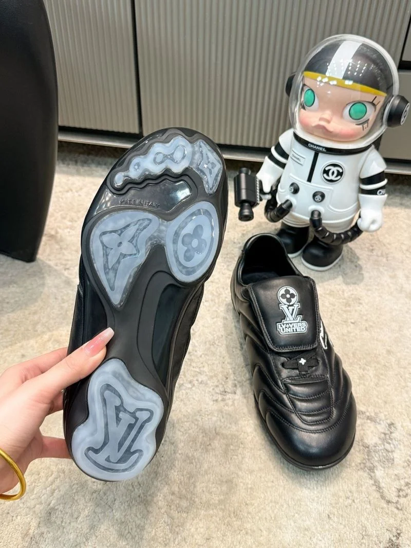 Louis Vuitton Low Shoes Sporty 32306