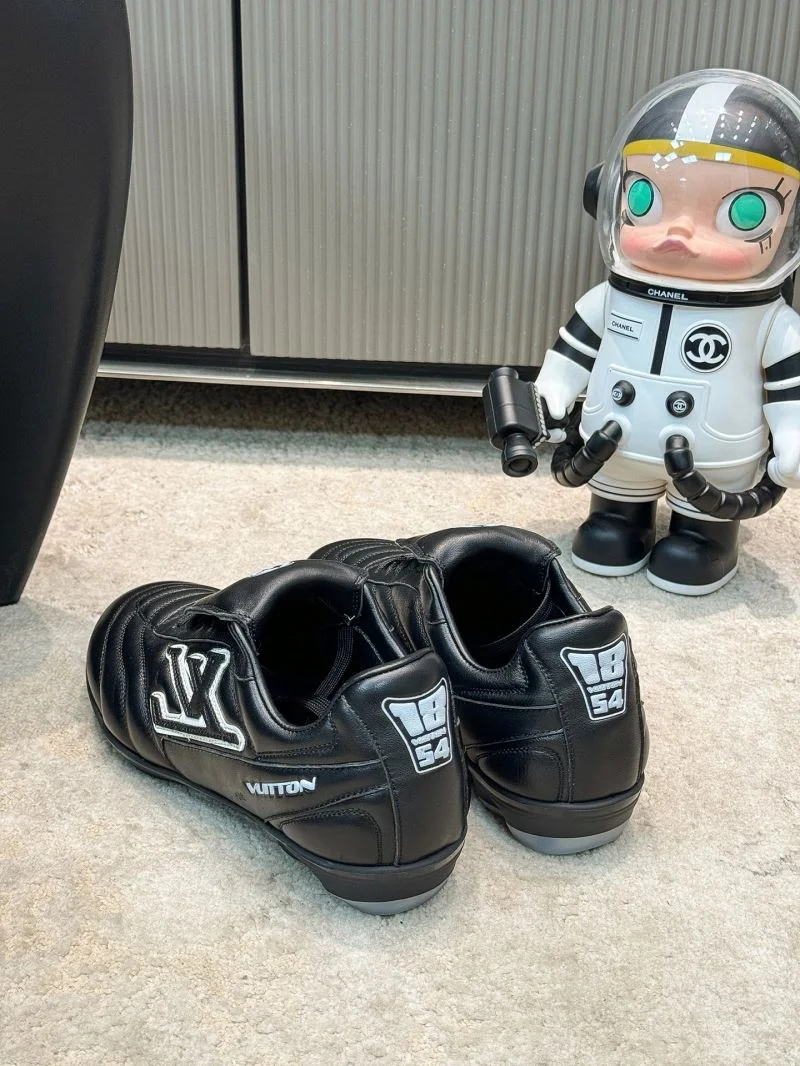 Louis Vuitton Low Shoes Sporty 32306