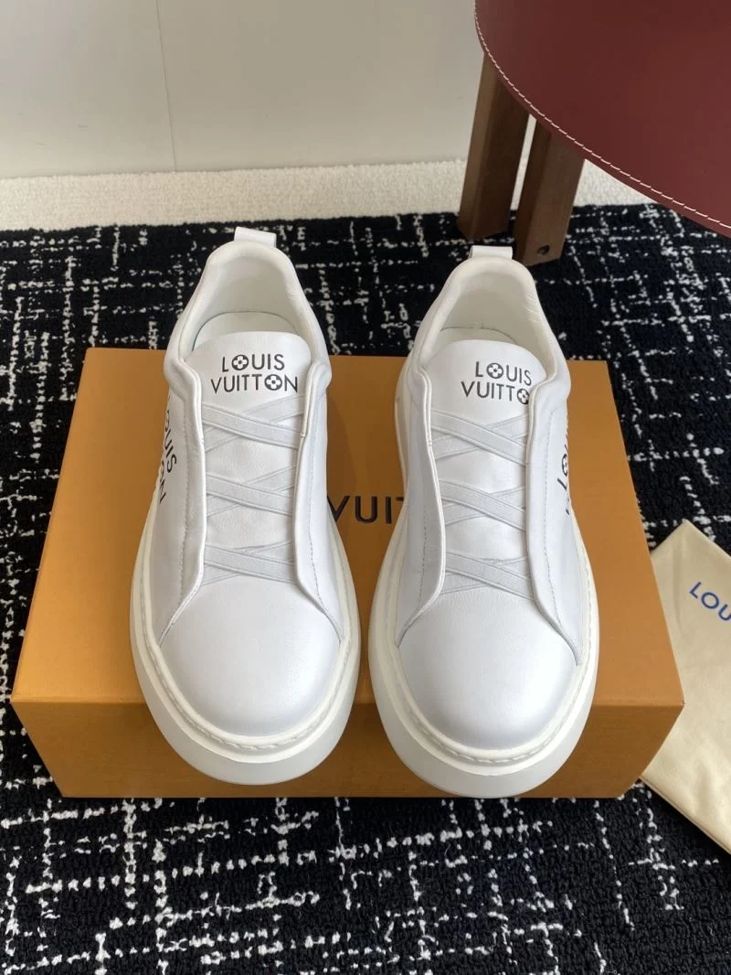 Flexible Louis Vuitton Low Shoes 32301