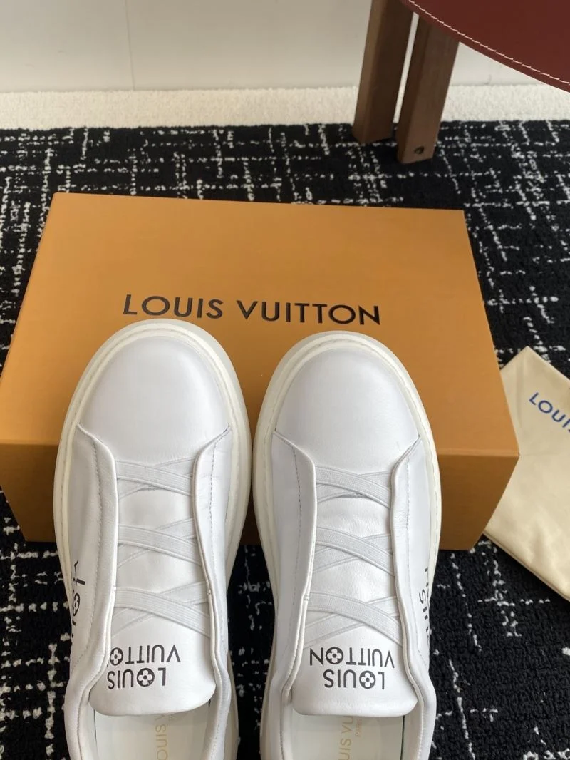 Flexible Louis Vuitton Low Shoes 32301