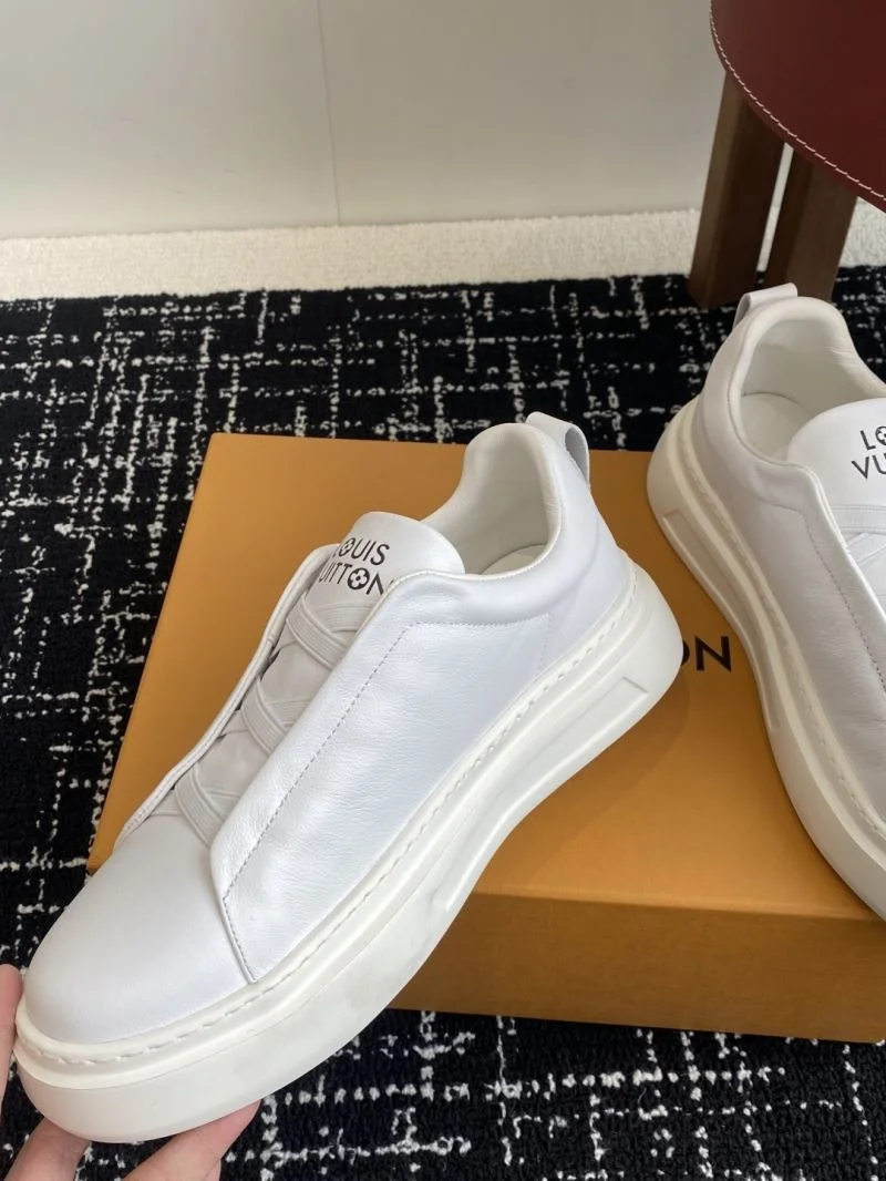 Flexible Louis Vuitton Low Shoes 32301