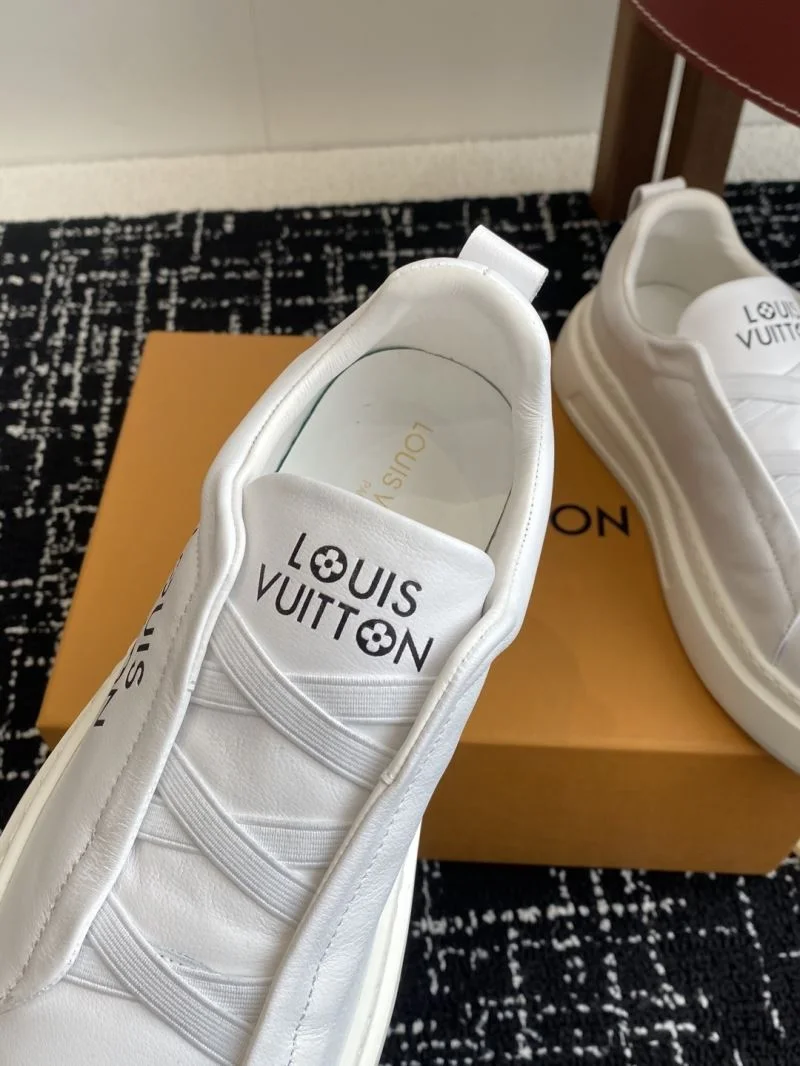 Flexible Louis Vuitton Low Shoes 32301