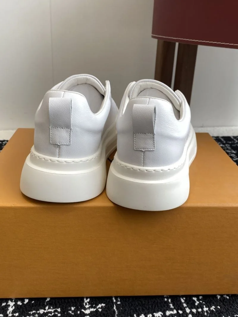 Flexible Louis Vuitton Low Shoes 32301