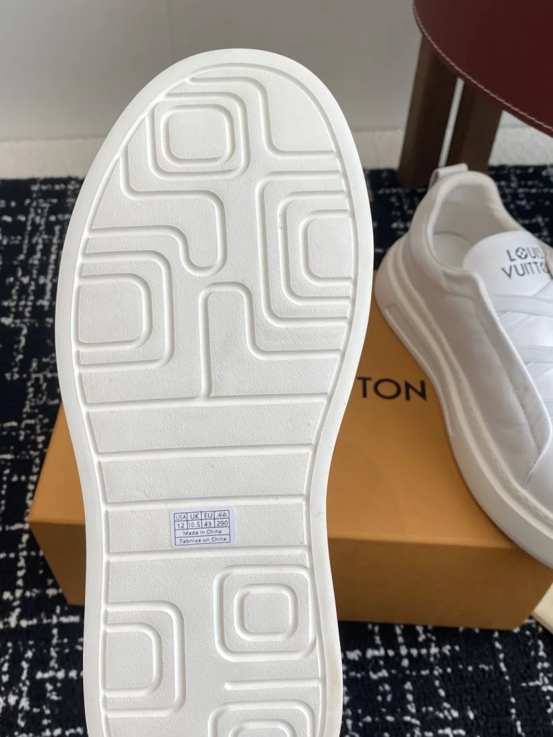 Flexible Louis Vuitton Low Shoes 32301