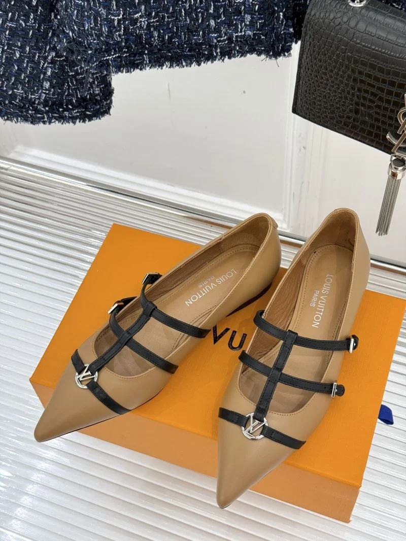 Louis Vuitton Low Shoes Trendsetting 32275