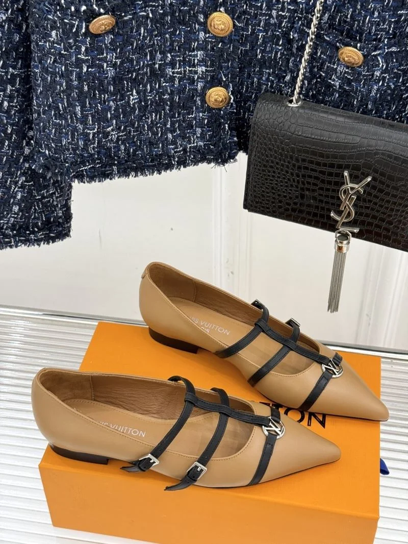 Louis Vuitton Low Shoes Trendsetting 32275