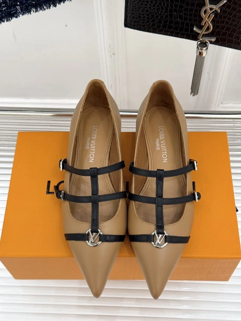 Louis Vuitton Low Shoes Trendsetting 32275