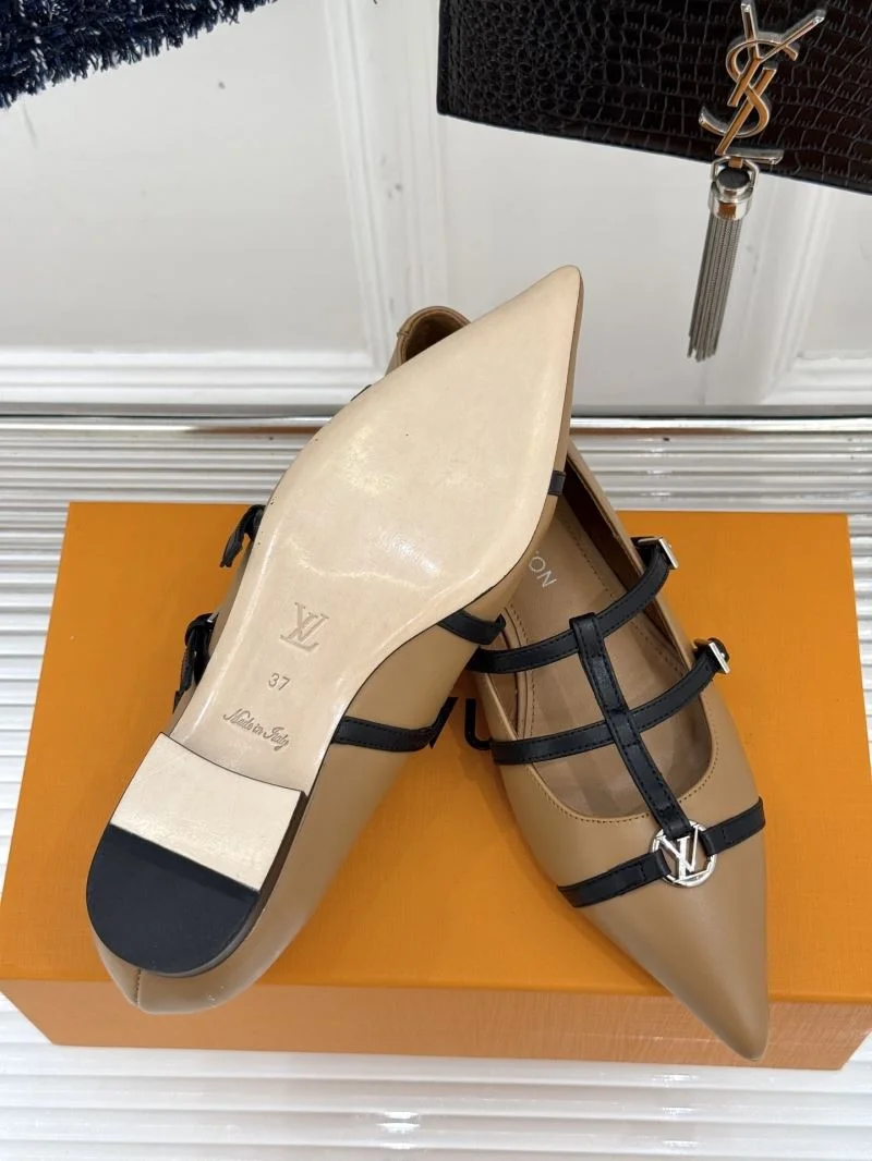 Louis Vuitton Low Shoes Trendsetting 32275