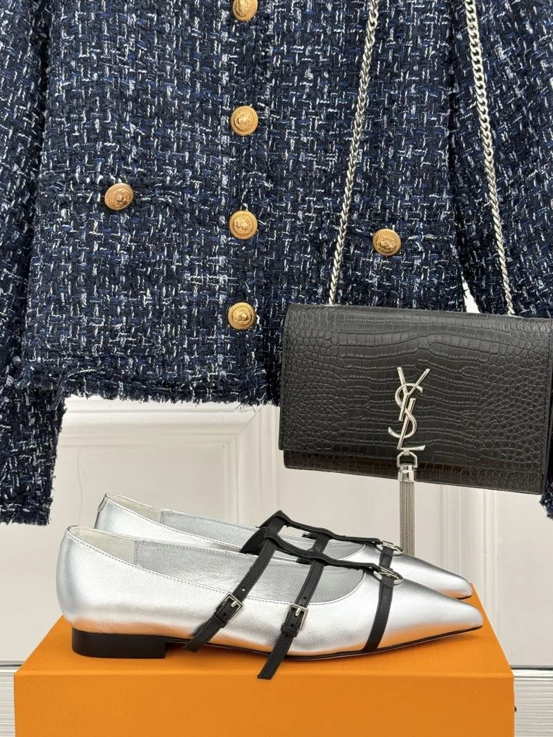 Louis Vuitton Low Shoes UrbanChic 32284