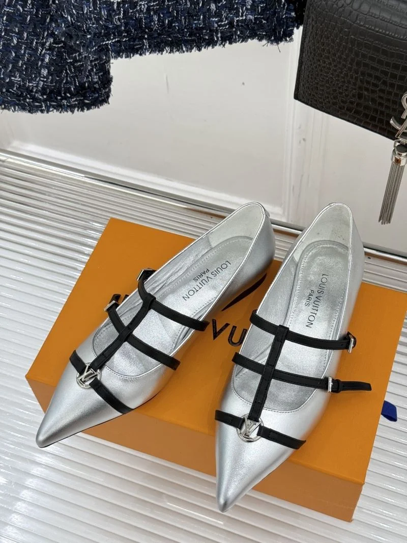 Louis Vuitton Low Shoes UrbanChic 32284