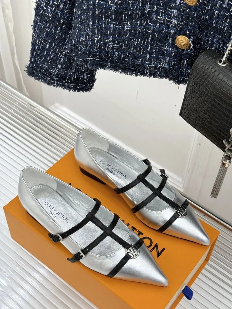 Louis Vuitton Low Shoes UrbanChic 32284