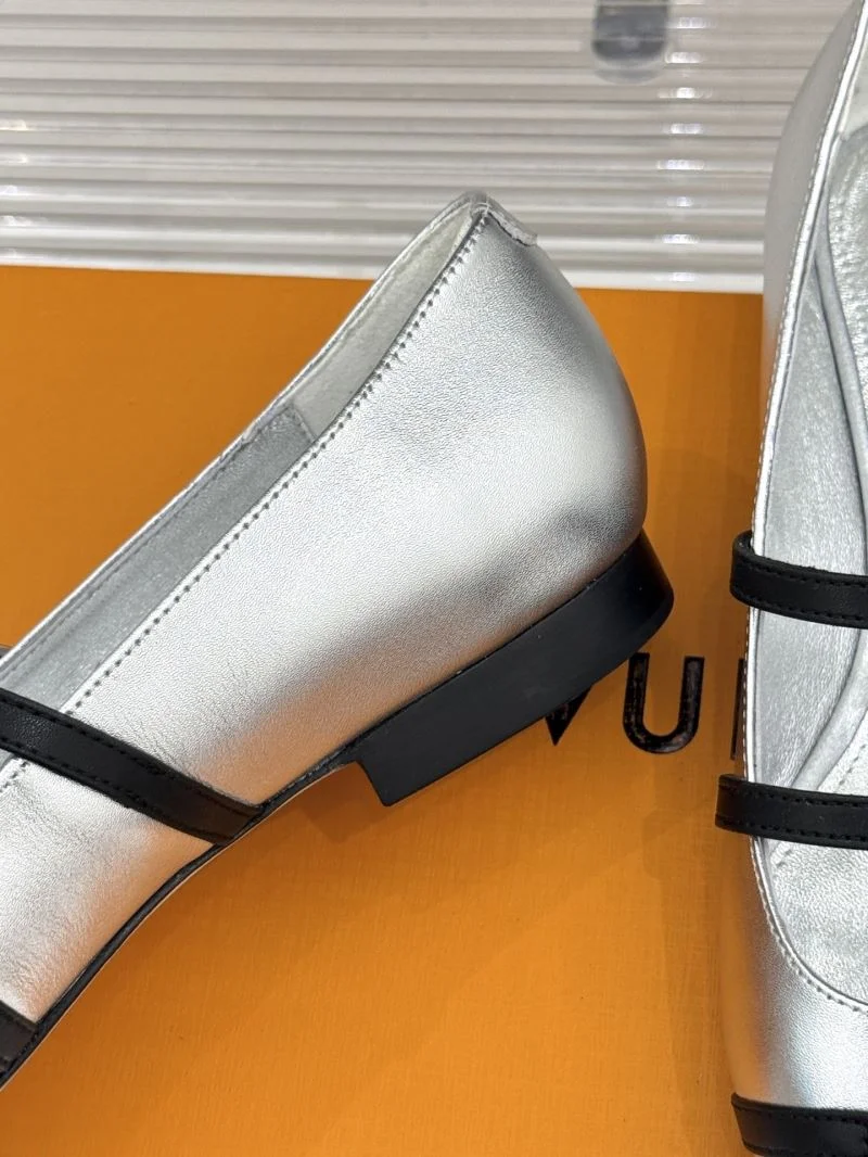 Louis Vuitton Low Shoes UrbanChic 32284