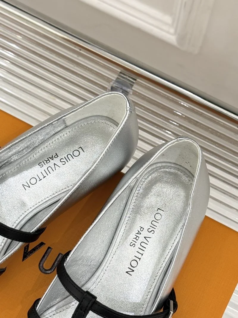 Louis Vuitton Low Shoes UrbanChic 32284