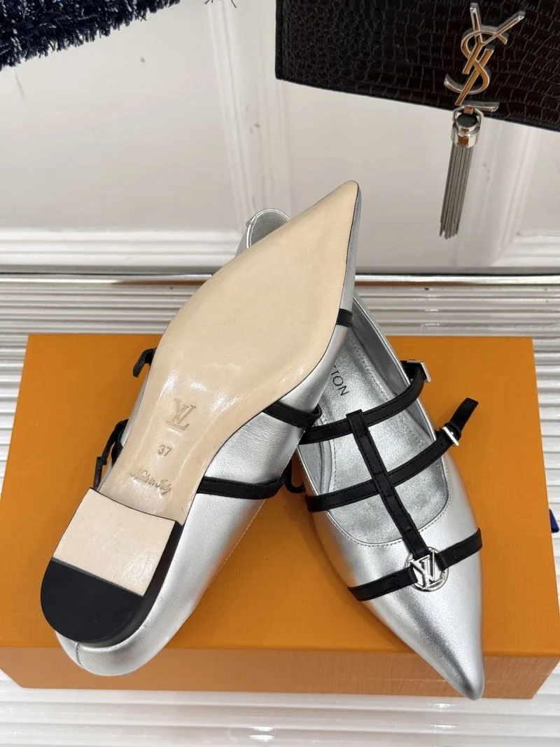 Louis Vuitton Low Shoes UrbanChic 32284