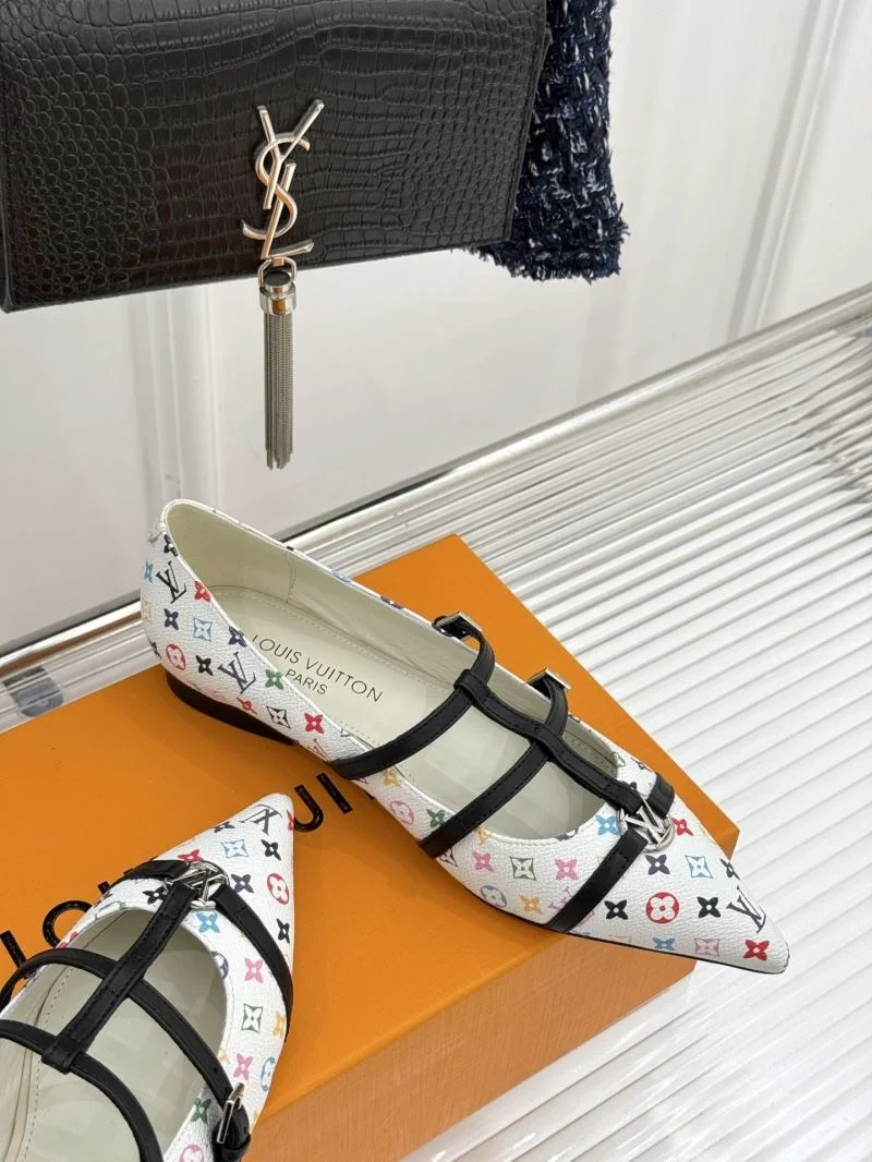 Casual Louis Vuitton Low Shoes 32283