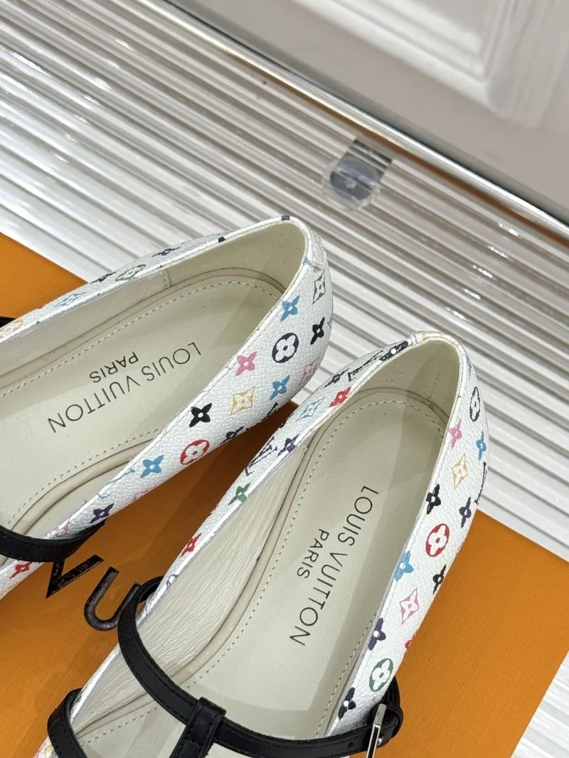 Casual Louis Vuitton Low Shoes 32283
