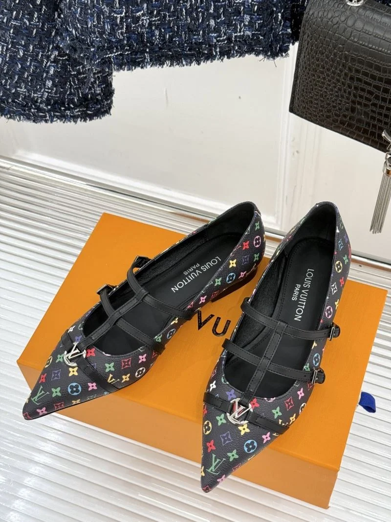 Louis Vuitton Low Shoes Durable 32285