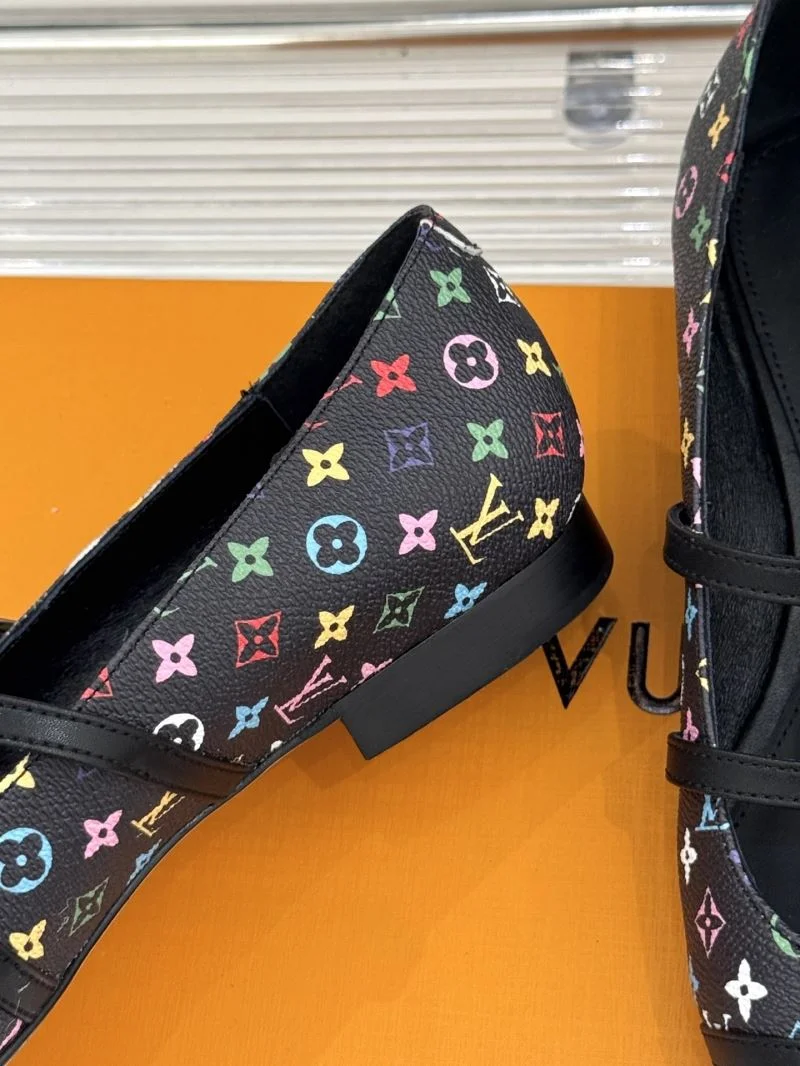 Louis Vuitton Low Shoes Durable 32285