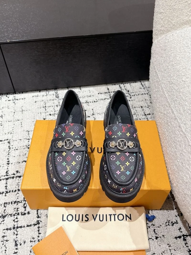 Chic Louis Vuitton Low Shoes 32273