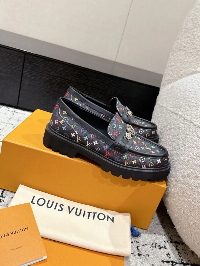 Chic Louis Vuitton Low Shoes 32273