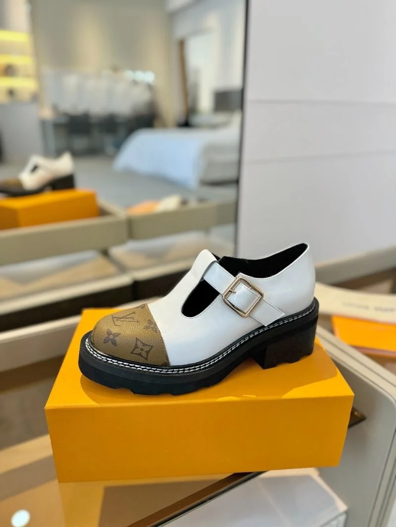 Louis Vuitton Low Shoes Cozy 31938