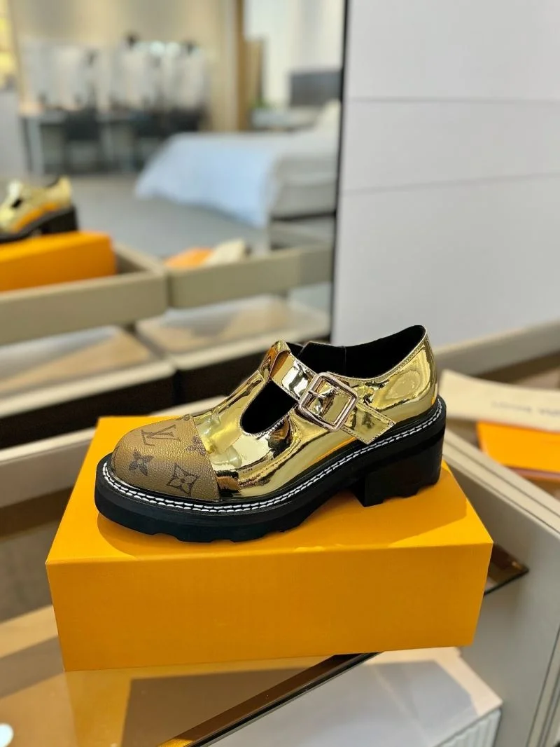 EyeCatching Louis Vuitton Low Shoes 31942