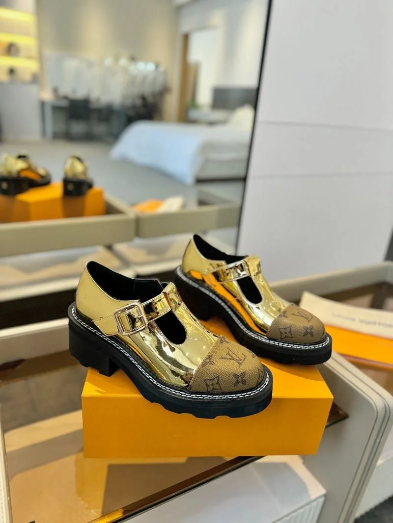 EyeCatching Louis Vuitton Low Shoes 31942
