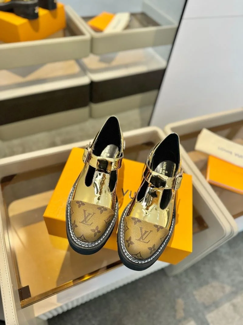 EyeCatching Louis Vuitton Low Shoes 31942