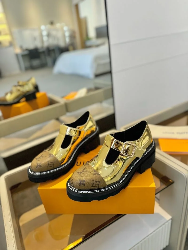 EyeCatching Louis Vuitton Low Shoes 31942