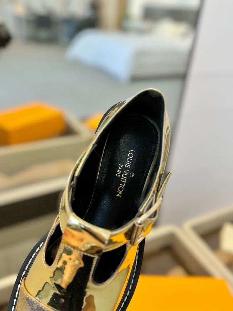 EyeCatching Louis Vuitton Low Shoes 31942