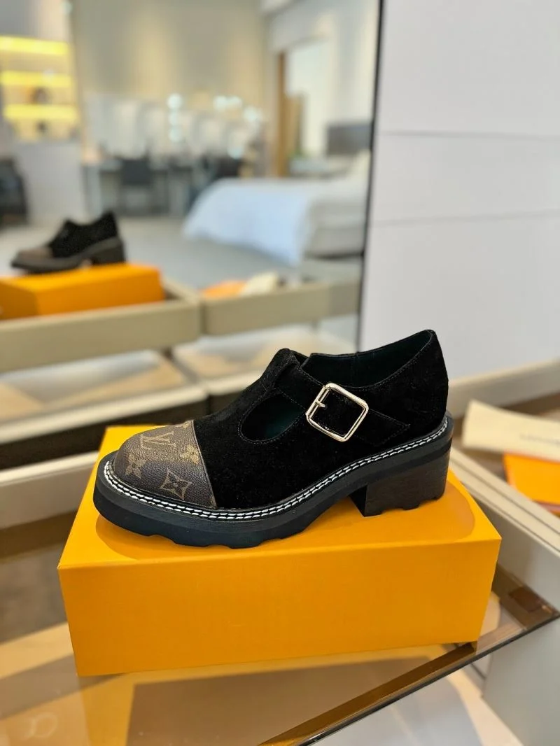 StreetReady Louis Vuitton Low Shoes 31957