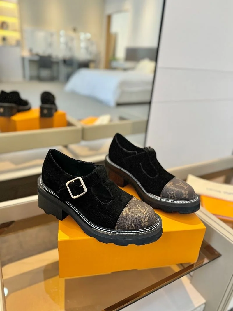 StreetReady Louis Vuitton Low Shoes 31957