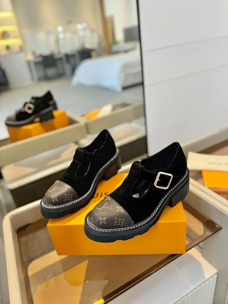 StreetReady Louis Vuitton Low Shoes 31957