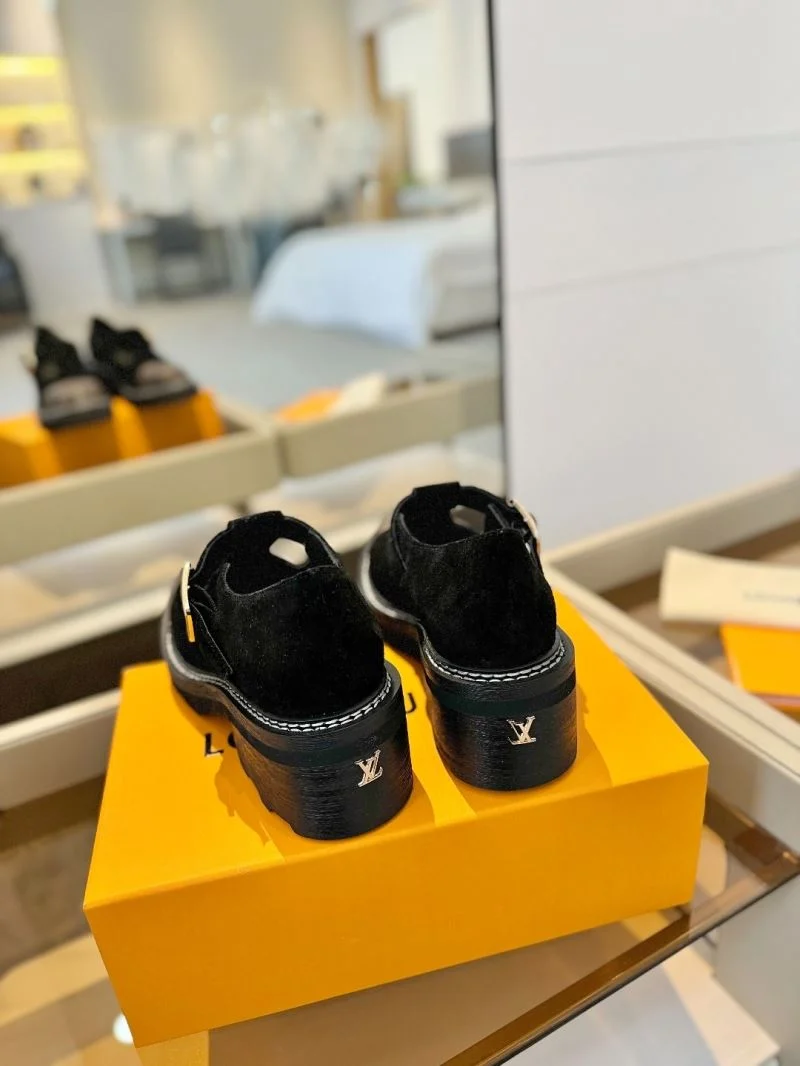 StreetReady Louis Vuitton Low Shoes 31957