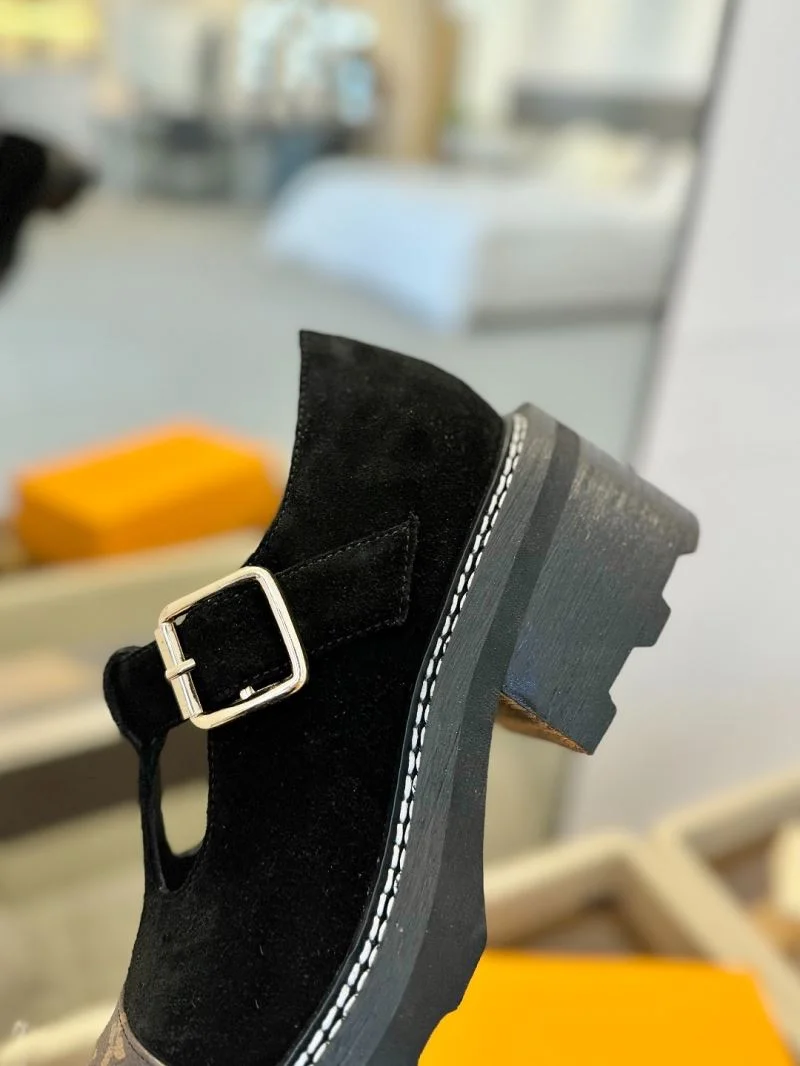 StreetReady Louis Vuitton Low Shoes 31957