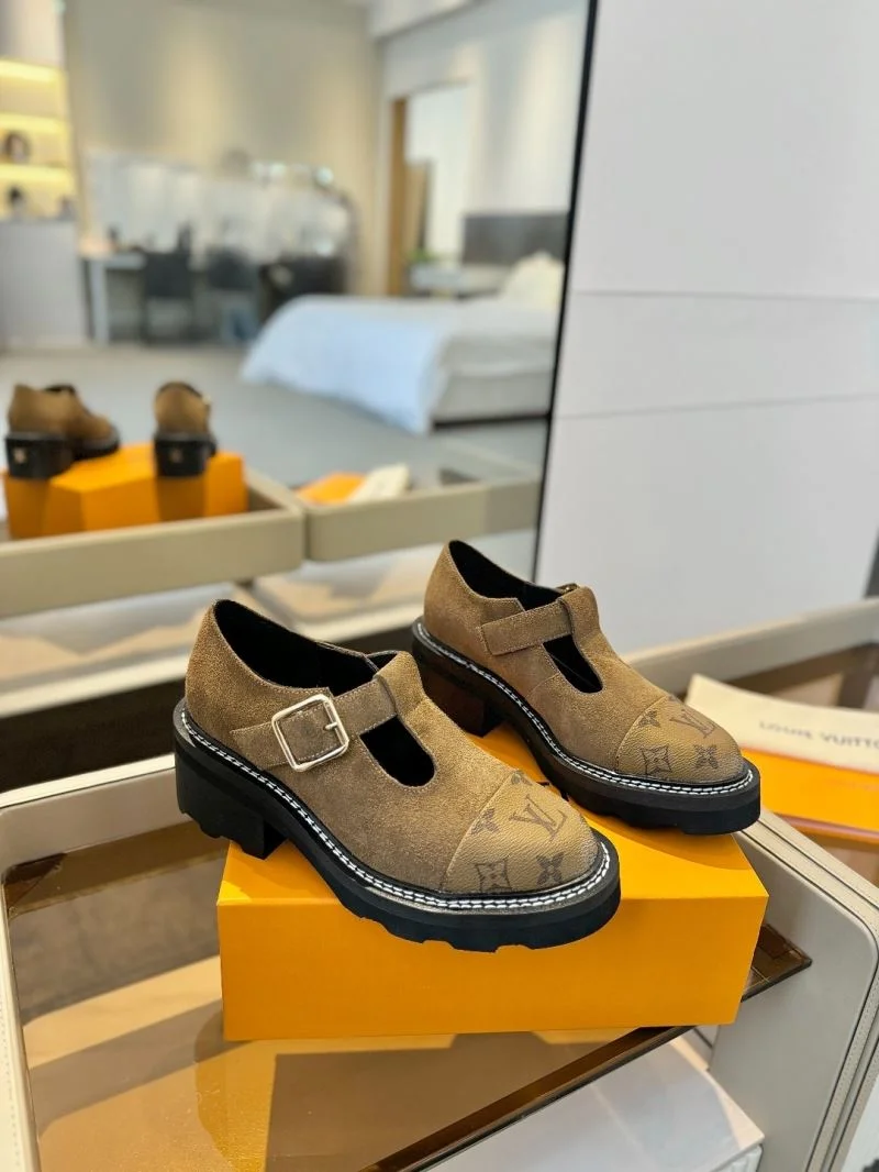 Louis Vuitton Low Shoes Cozy 31939