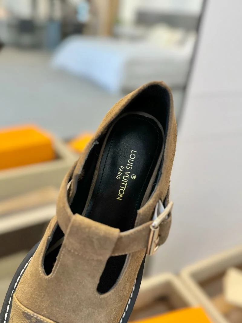 Louis Vuitton Low Shoes Cozy 31939
