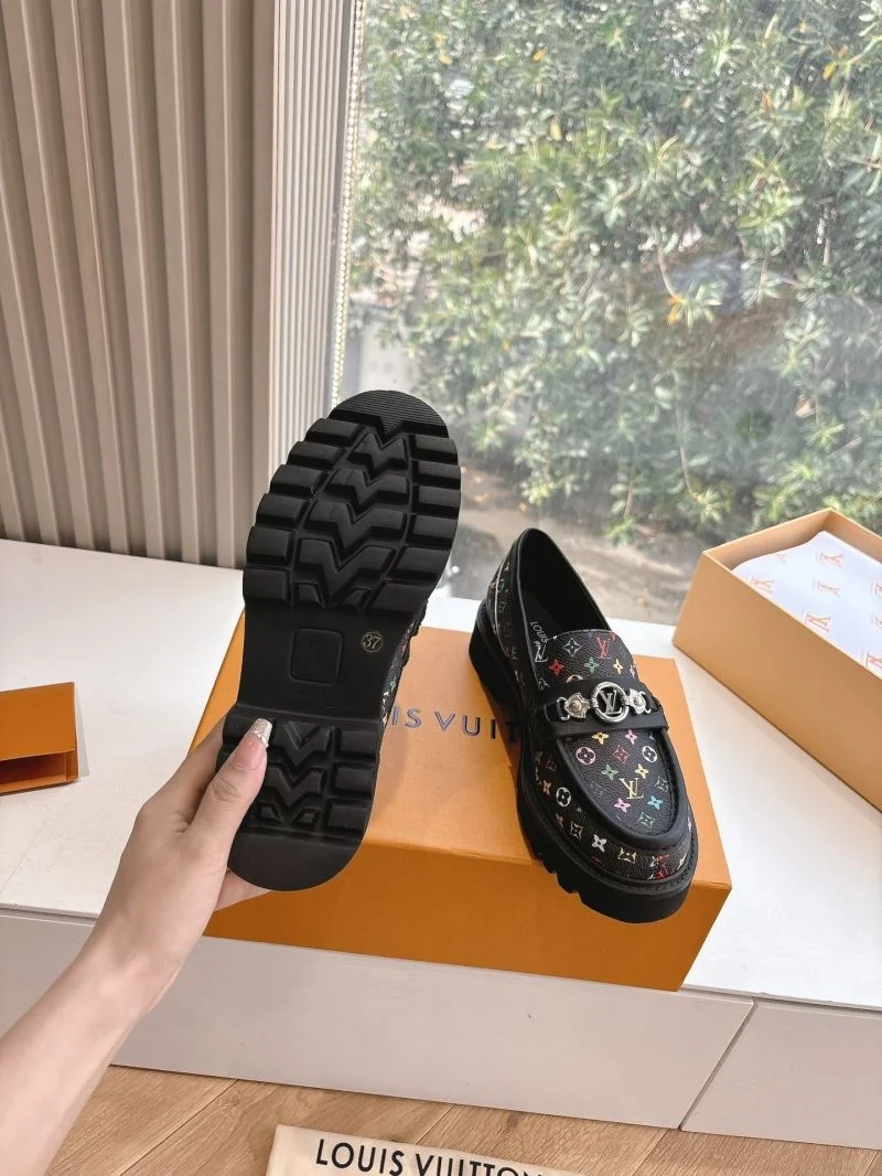 Louis Vuitton Low Shoes Flexible 31946