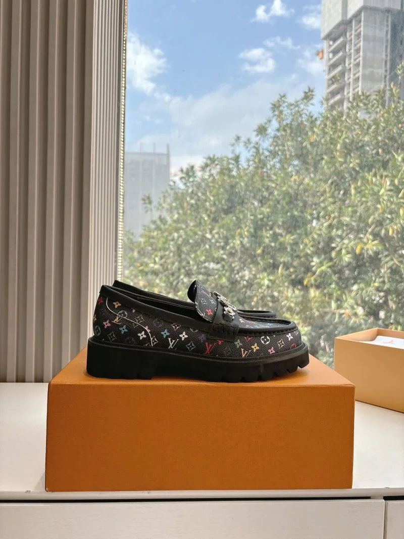 Louis Vuitton Low Shoes Flexible 31946
