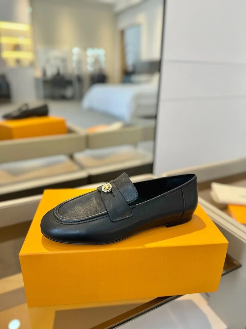 Louis Vuitton Low Shoes Stylish 31945
