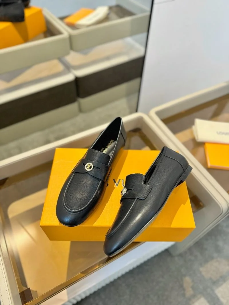 Louis Vuitton Low Shoes Stylish 31945