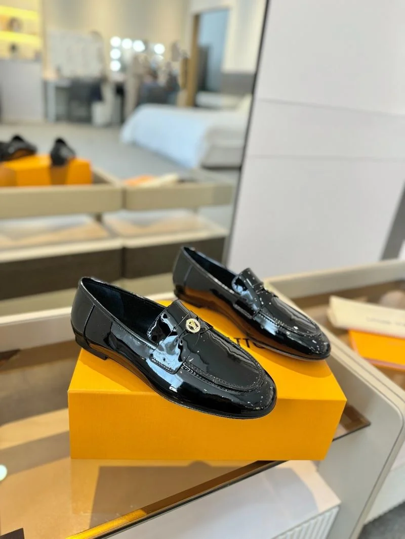 Vibrant Louis Vuitton Low Shoes 31930