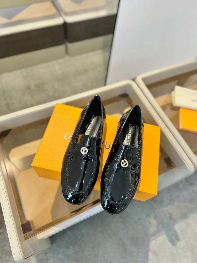 Vibrant Louis Vuitton Low Shoes 31930