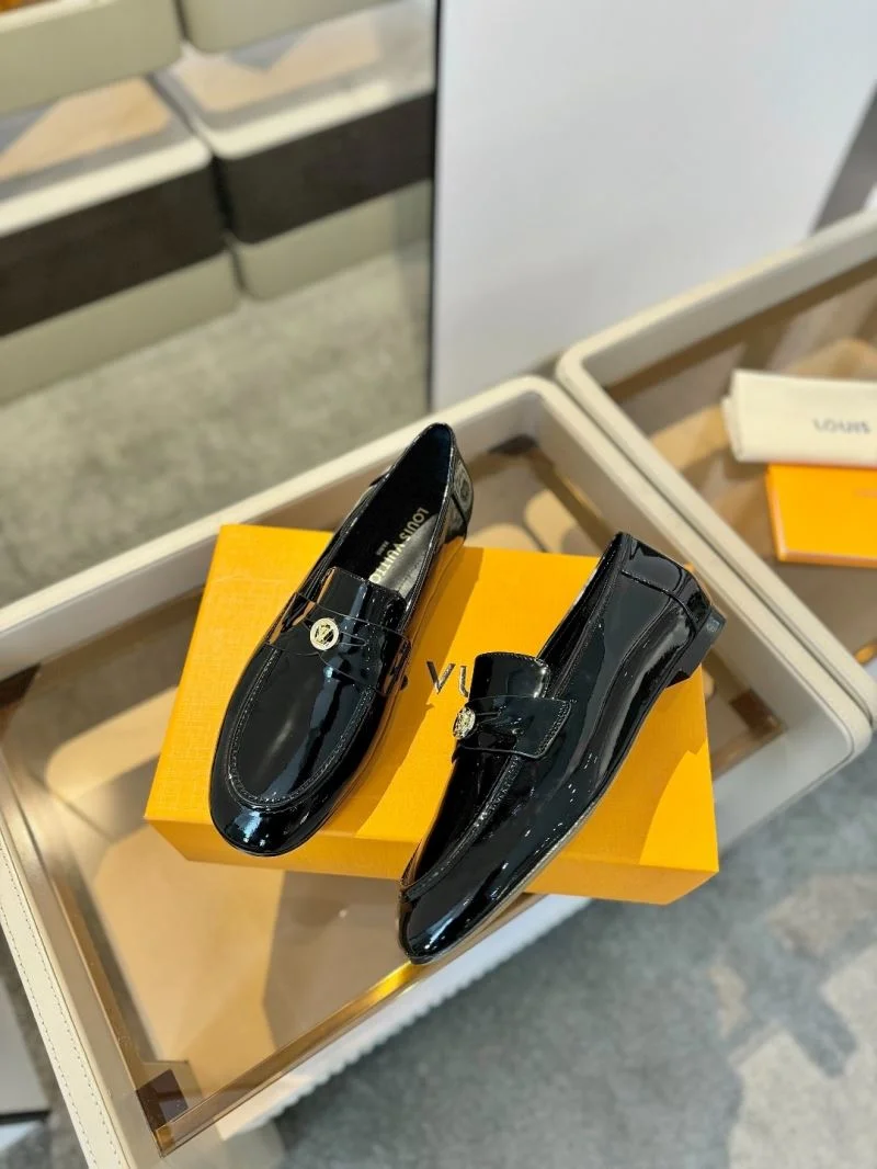 Vibrant Louis Vuitton Low Shoes 31930