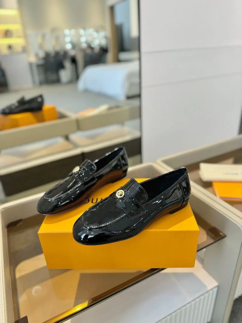 Vibrant Louis Vuitton Low Shoes 31930