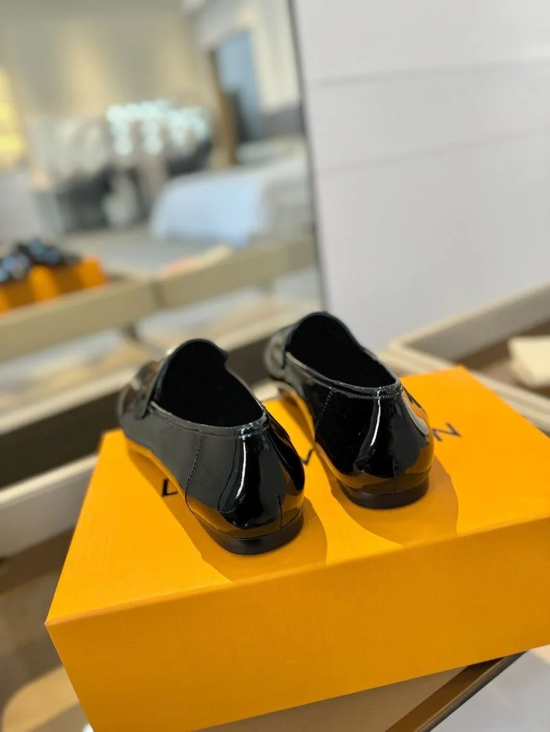Vibrant Louis Vuitton Low Shoes 31930