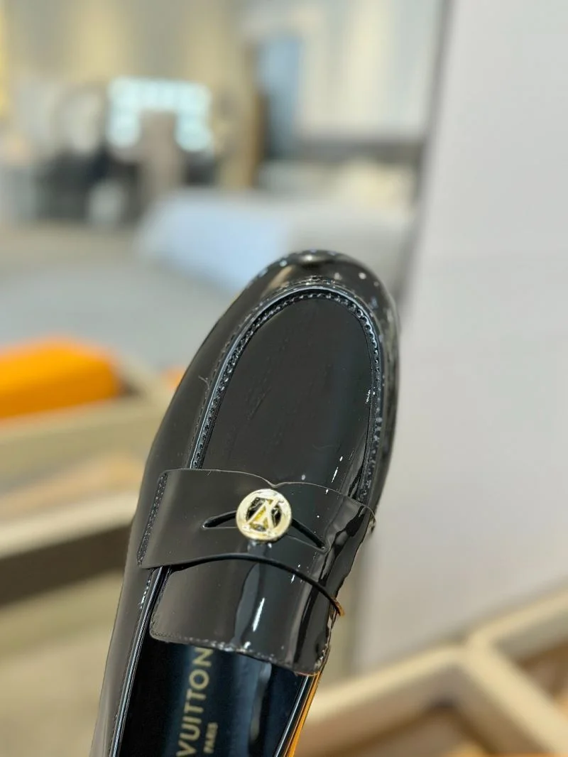 Vibrant Louis Vuitton Low Shoes 31930